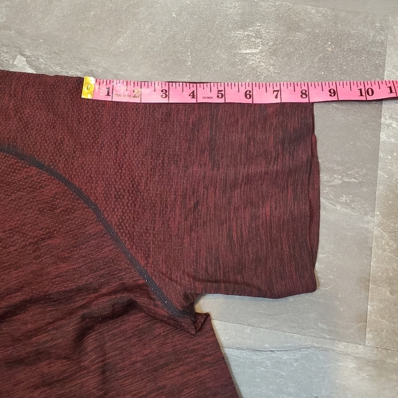 Lululemon Metal Vent tech short sleeves top. Heathered dark red and black. XL. - Picture 9 of 9